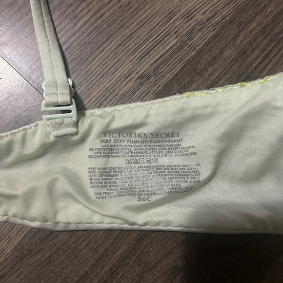 NWOT Victoria secret push up bra with new matching thong - Picture 7 of 7